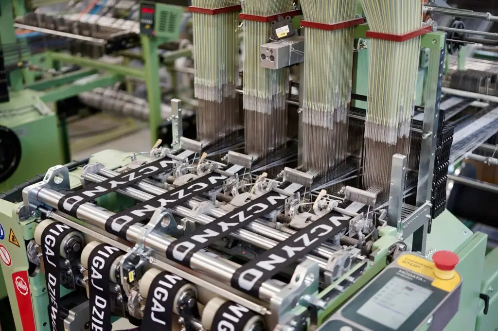 Detal taśmy żakardowej produkowanej przez SPLOT